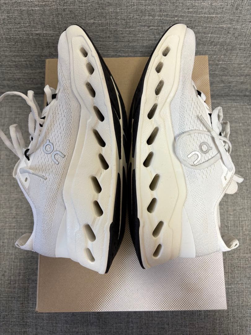 スパイク・シューズ cloudsurfer max