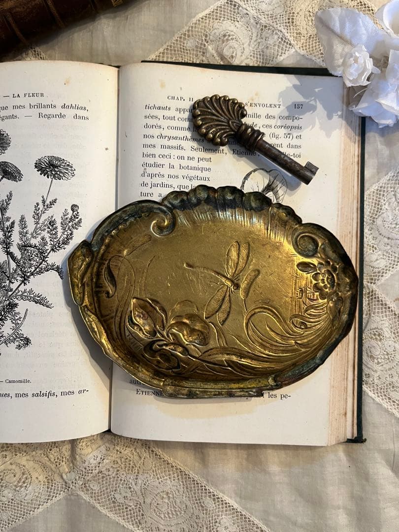 ◆フランスアンティーク｜真鍮ゴールドトレイ草花ボタニカルカルトン小皿彫刻金
