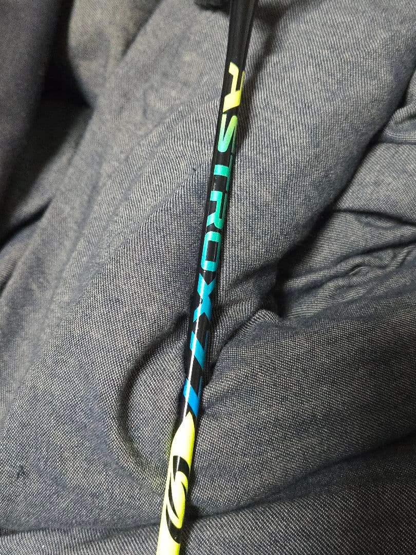 YONEX ASTROX 77　アストロクス７７　 バドミントンラケット