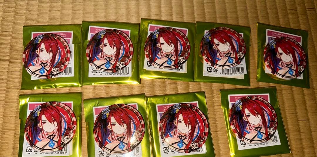 ホロライブ　エリザベス正月箔押し缶バッジ