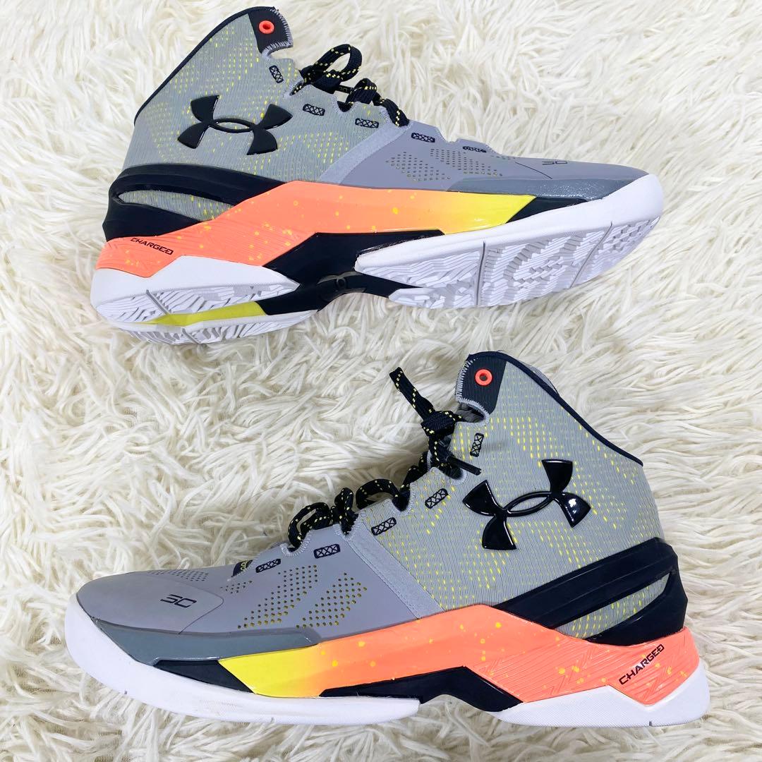 極美品　アンダーアーマー　バスケットシューズ　カリー　グレー　スニーカー　27㎝
