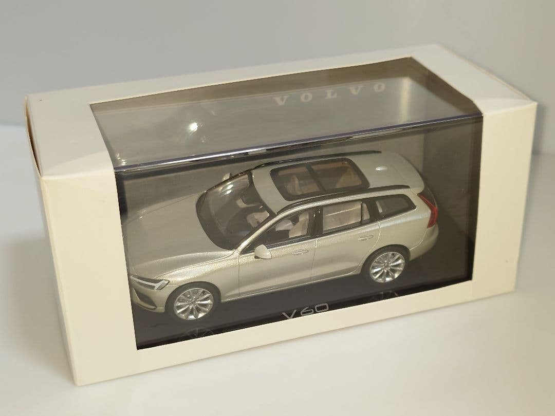 NOREV VOLVO V60 1/43 ミニカー カラーサンプル