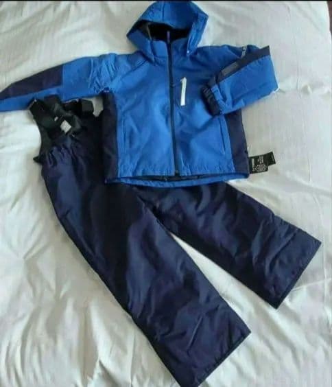 新品未使用のFABLICEのスキーウェア 上下セット 120センチ