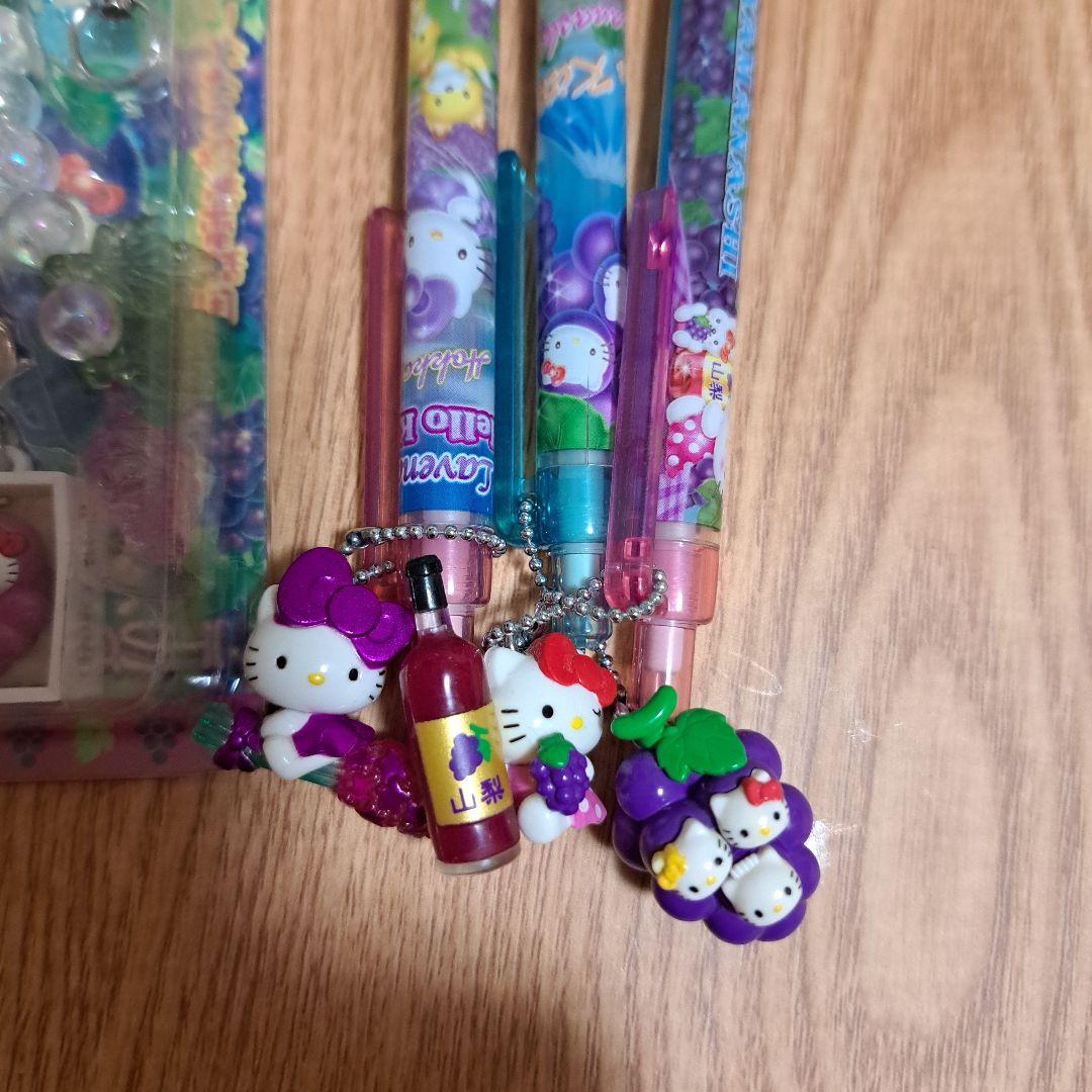 ハローキティ　ご当地　ストラップ　山梨　ワイン　北海道　ラベンダーほうき