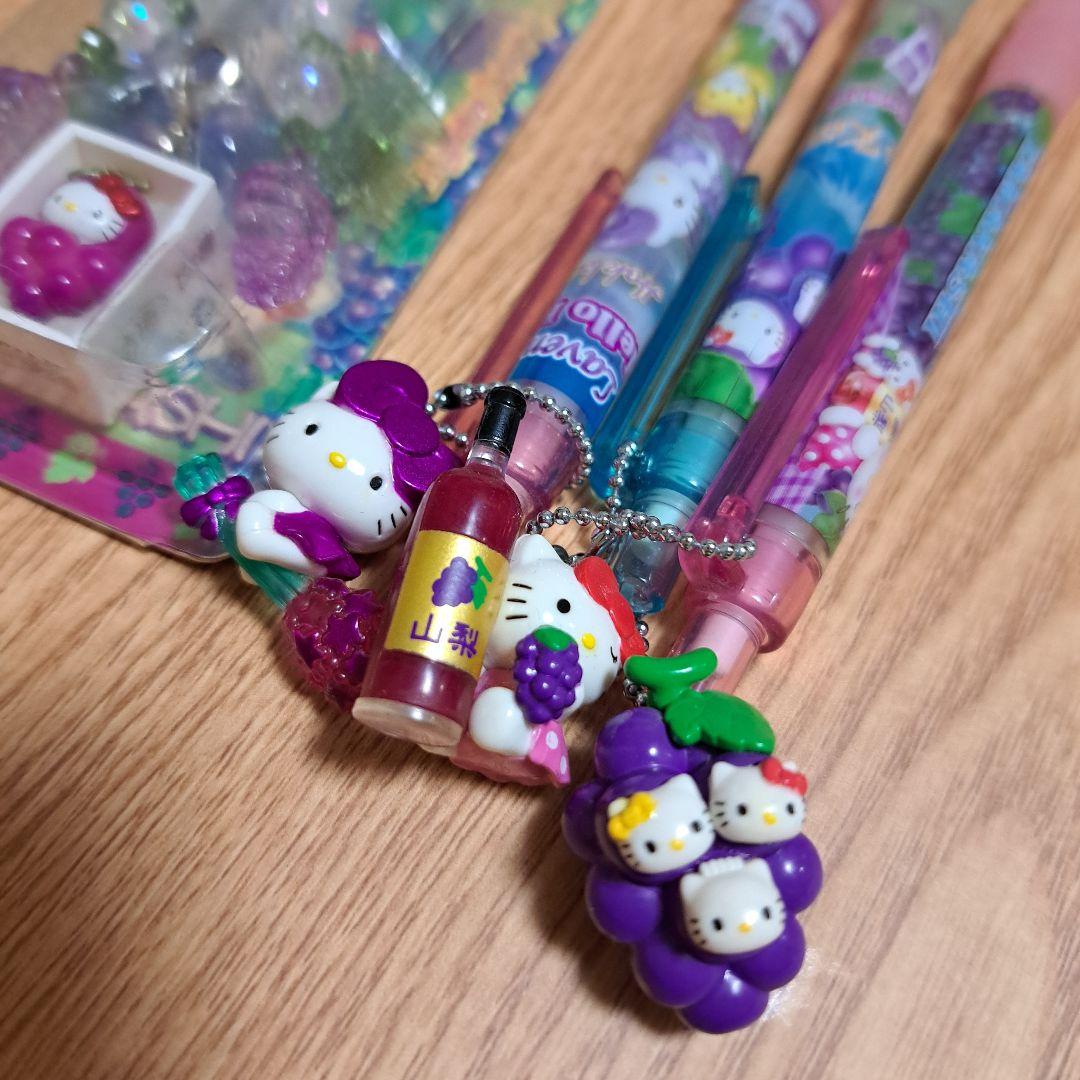 ハローキティ　ご当地　ストラップ　山梨　ワイン　北海道　ラベンダーほうき