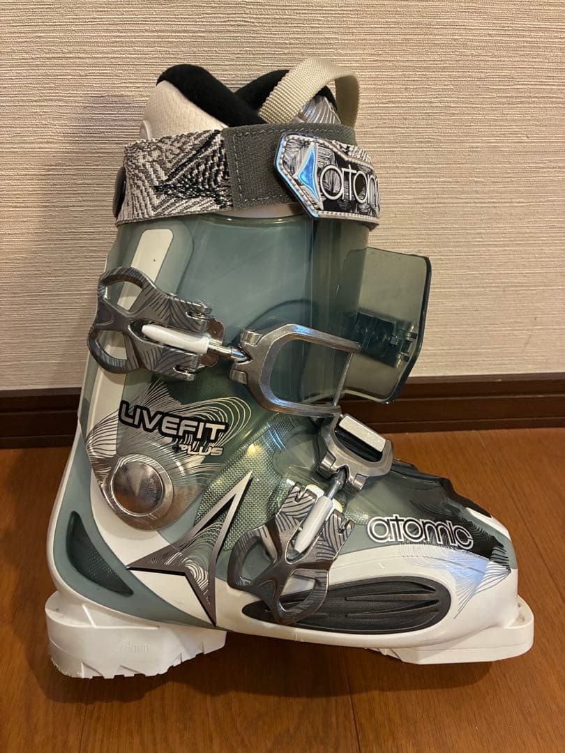 未使用品ATOMIC LIVEFIT 女性用23.5cm