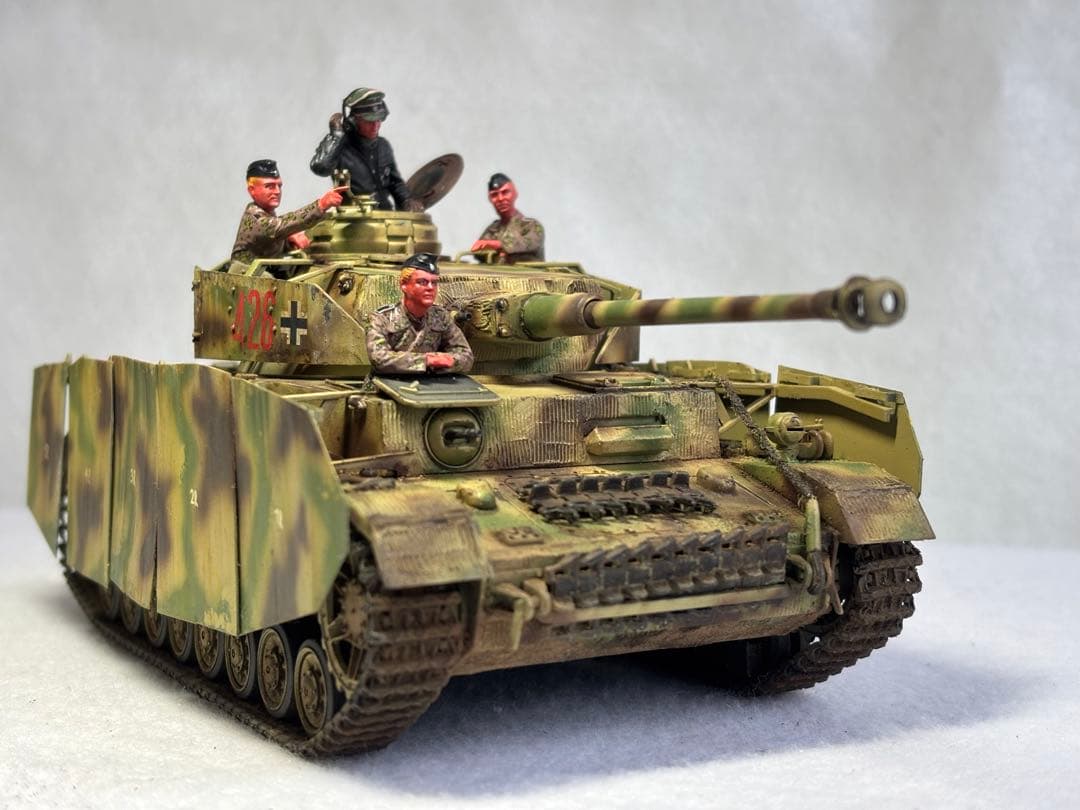 １／３５ドイツ軍４号戦車プラモデル完成品