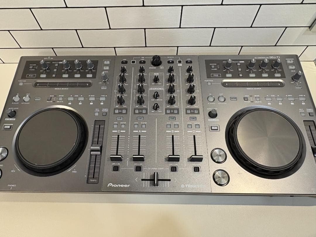 Pioneer DDJ-T1 TRAKTOR DJコントローラー