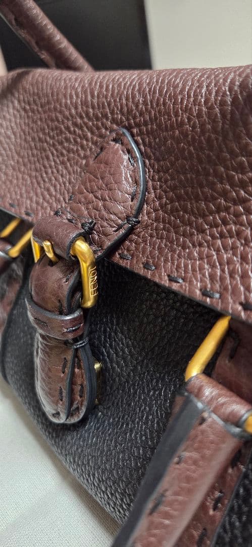 フェンディFENDI レザー ハンドバッグ 黒と茶色のコンビ