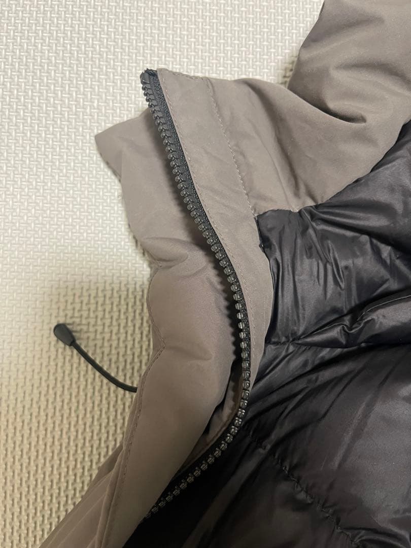 FIRST DOWN 〈チャコール〉Sサイズ パネルショートダウン