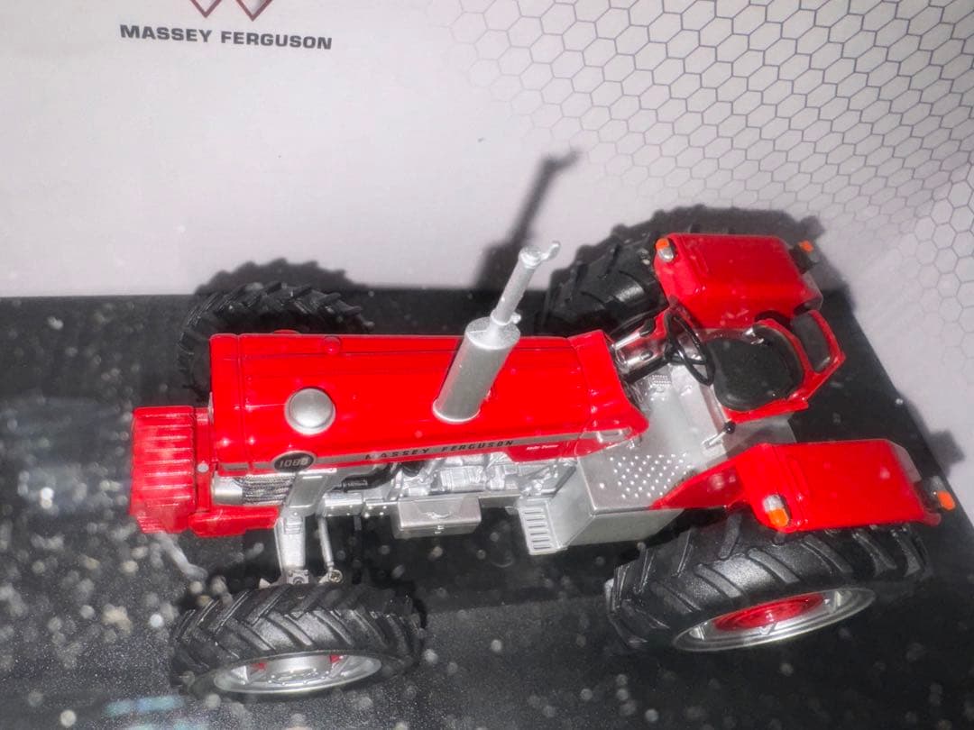 Massey Ferguson MF 1080 トラクター 1/32