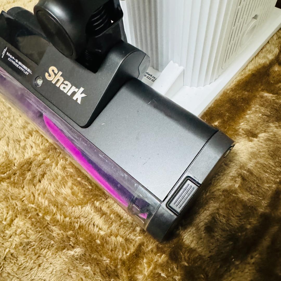 shark シャーク　Clean Sense iQ+ IW3241JBK