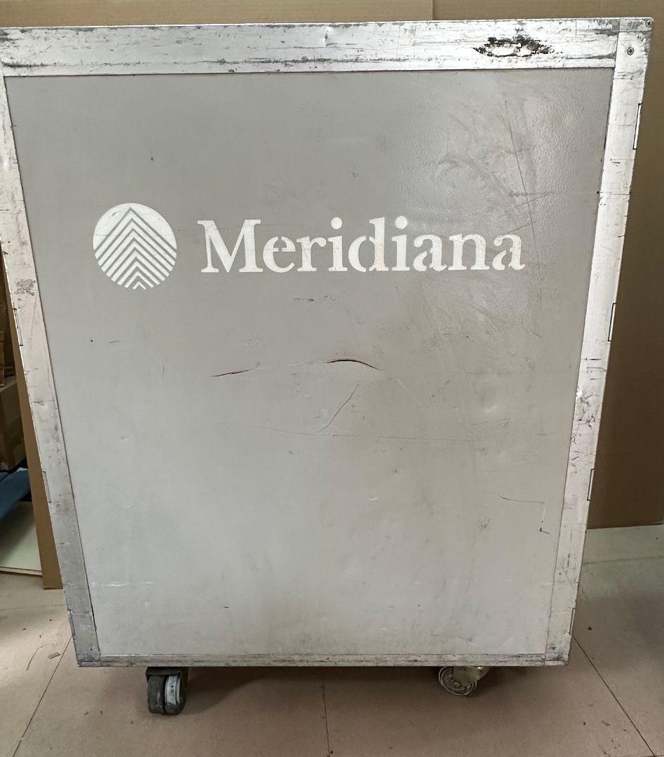 Meridiana航空　イタリア　ミールカート　フルサイズ 機内カート