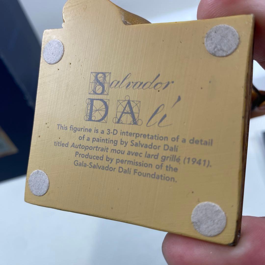 サルバドール・ダリ　焼いたベーコンのある柔らかい自画像　パラストーン