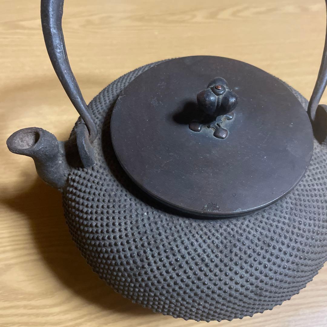 鋳鉄製の凹凸デザイン鉄瓶、急須 まろみアラレ