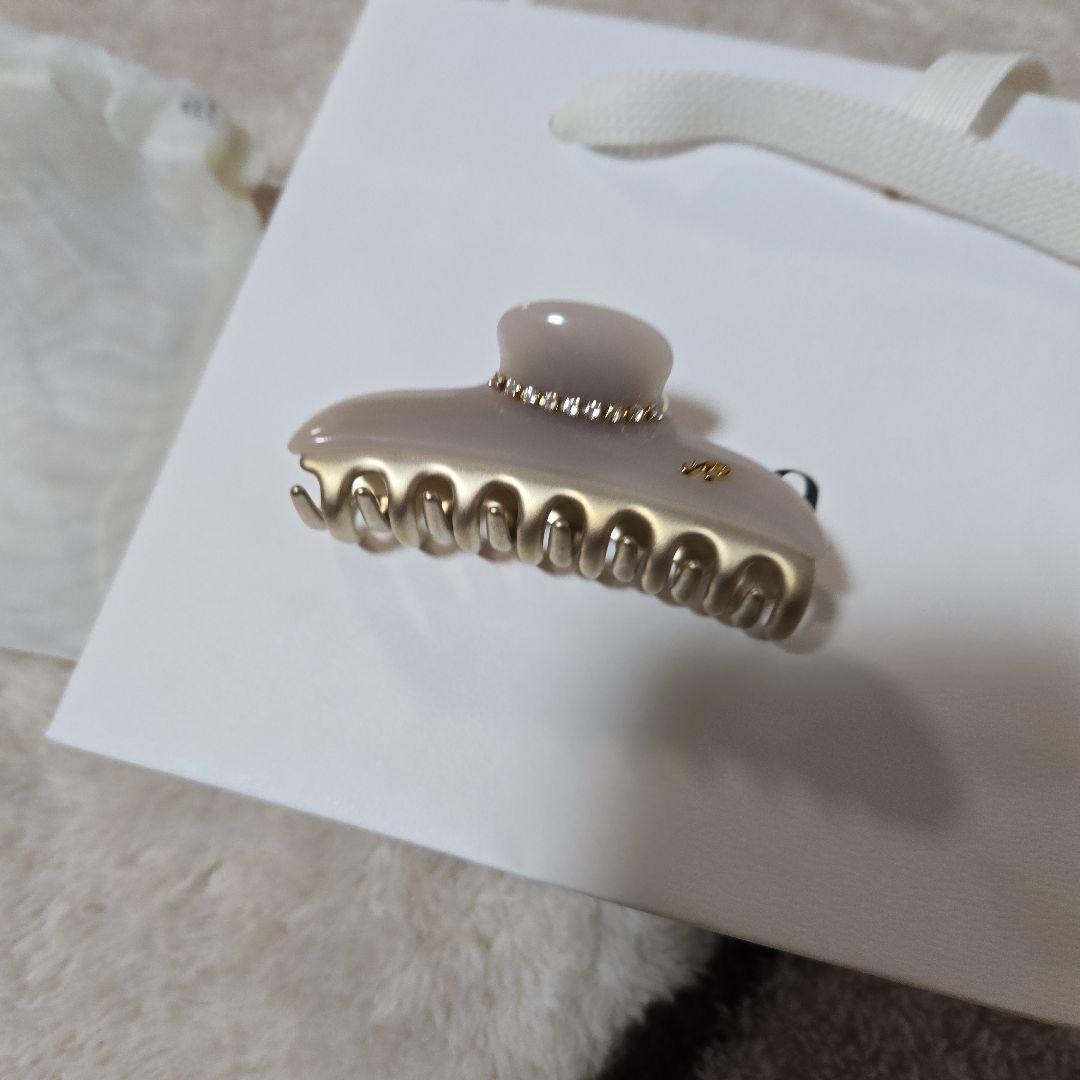 acca ストーン付きヘアクリップ