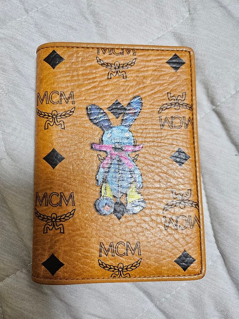 MCM ラビット プリント パスポート財布