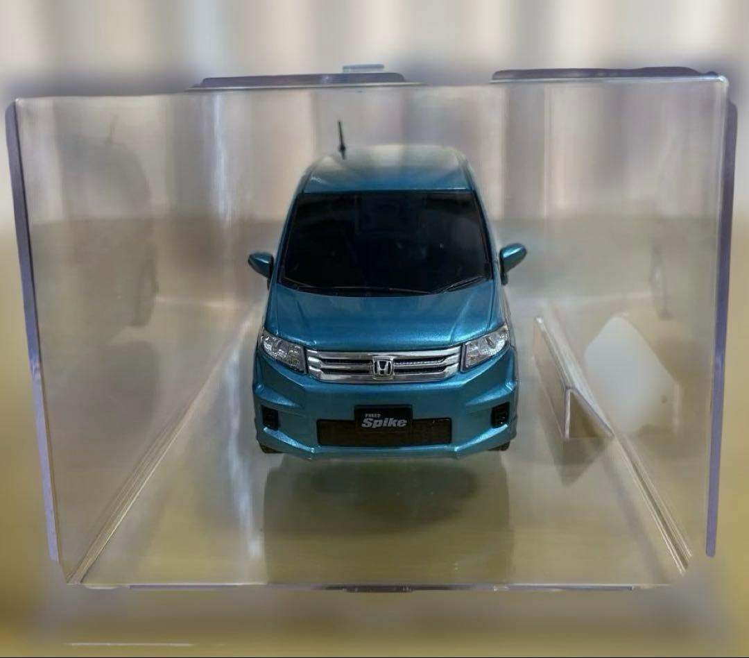 フリード　スパイク　ミニカー　1/43スケール　ケース付き