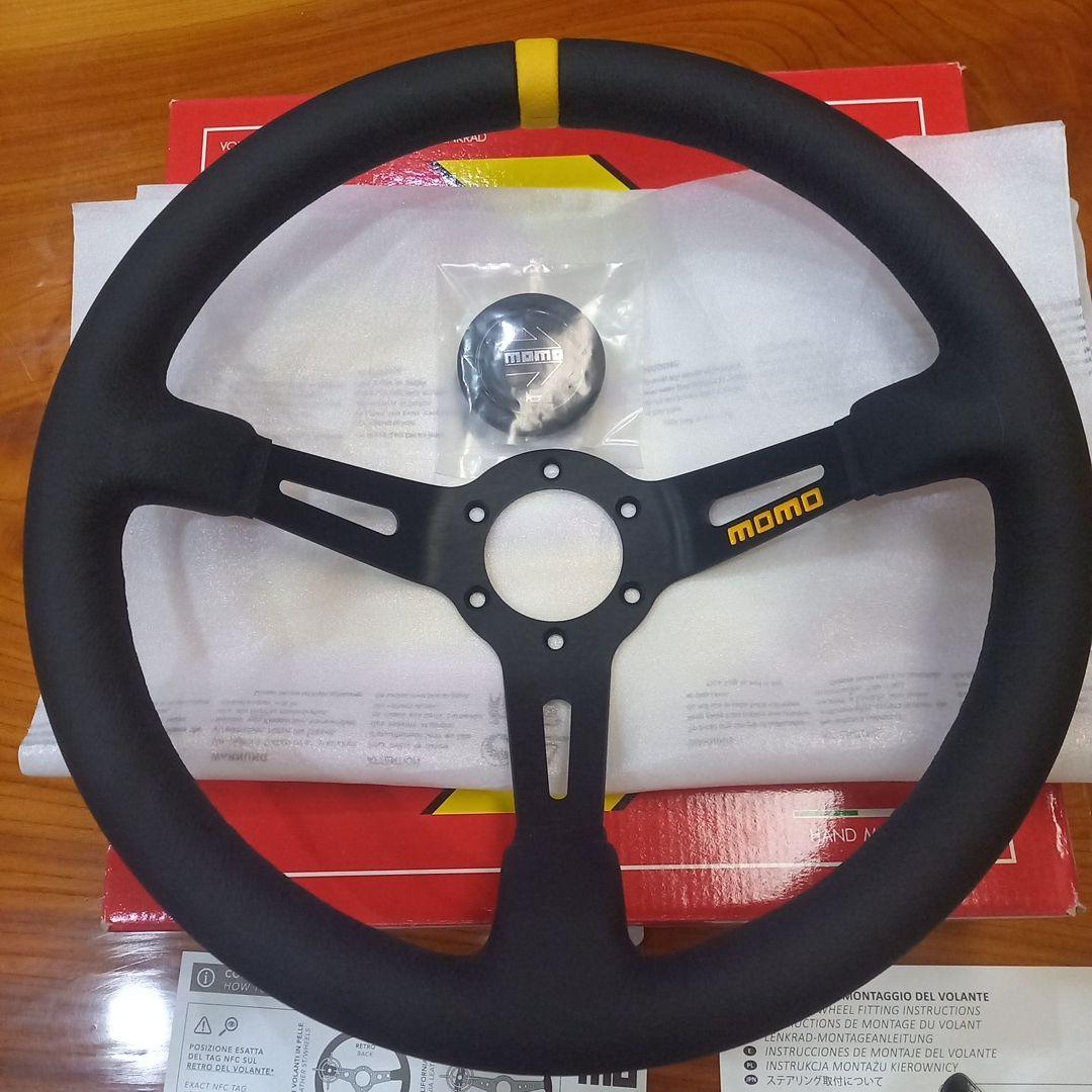 momo M-58 ステアリングホイール 350mm
