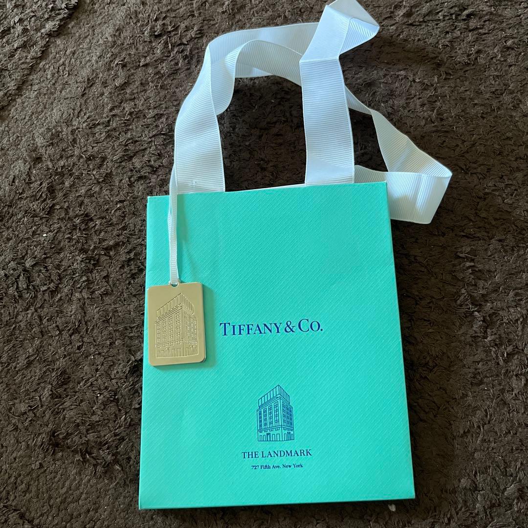 ティファニー本店チャームとショッパー