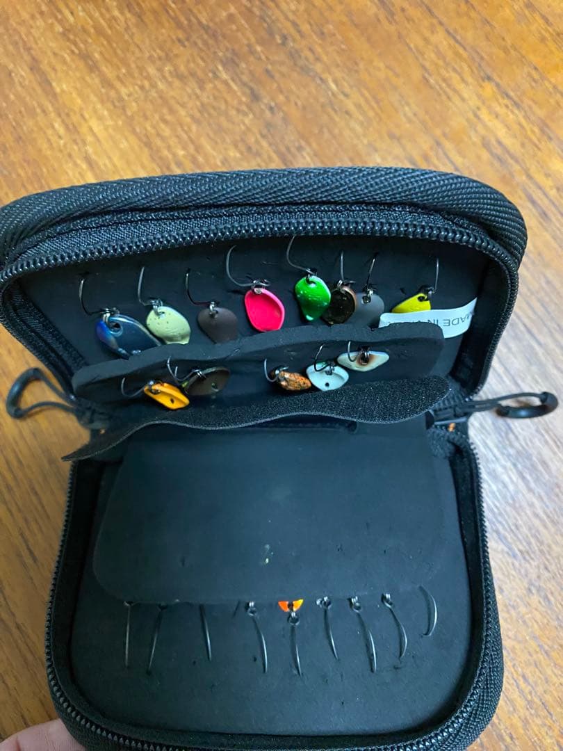 エリアトラウト用ルアー17個、スプーンルアー30個セット + ケース