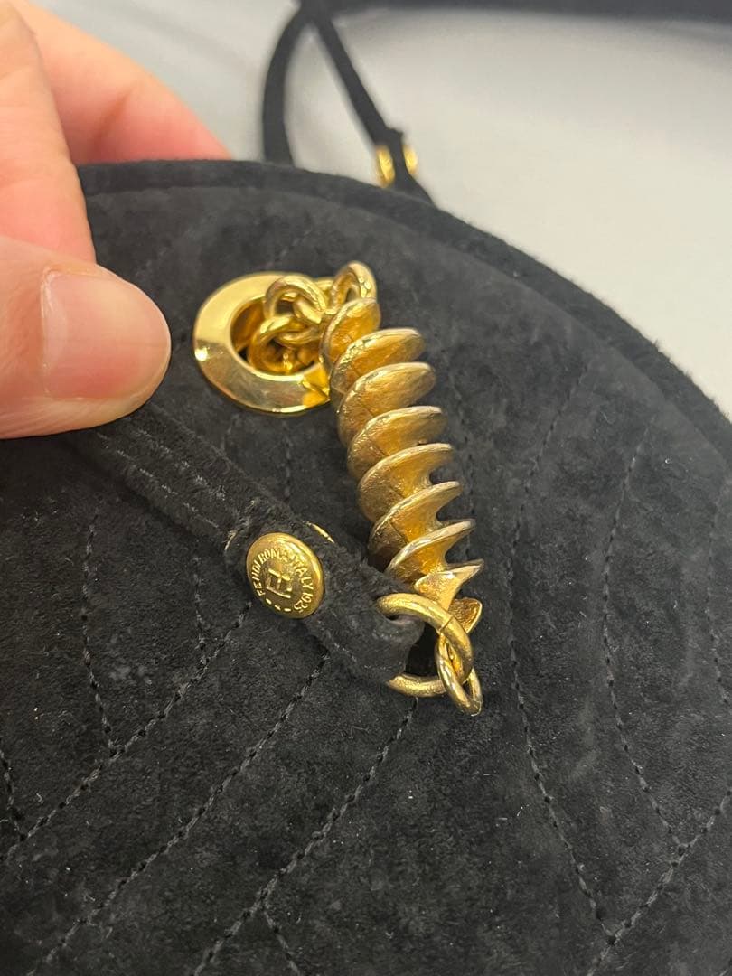 FENDI ショルダーバッグ　黒