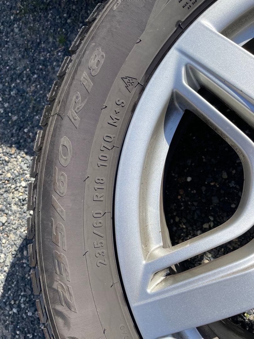 Naokin ⭐︎バリ溝アウディQ5 スタッドレス235/60/R18