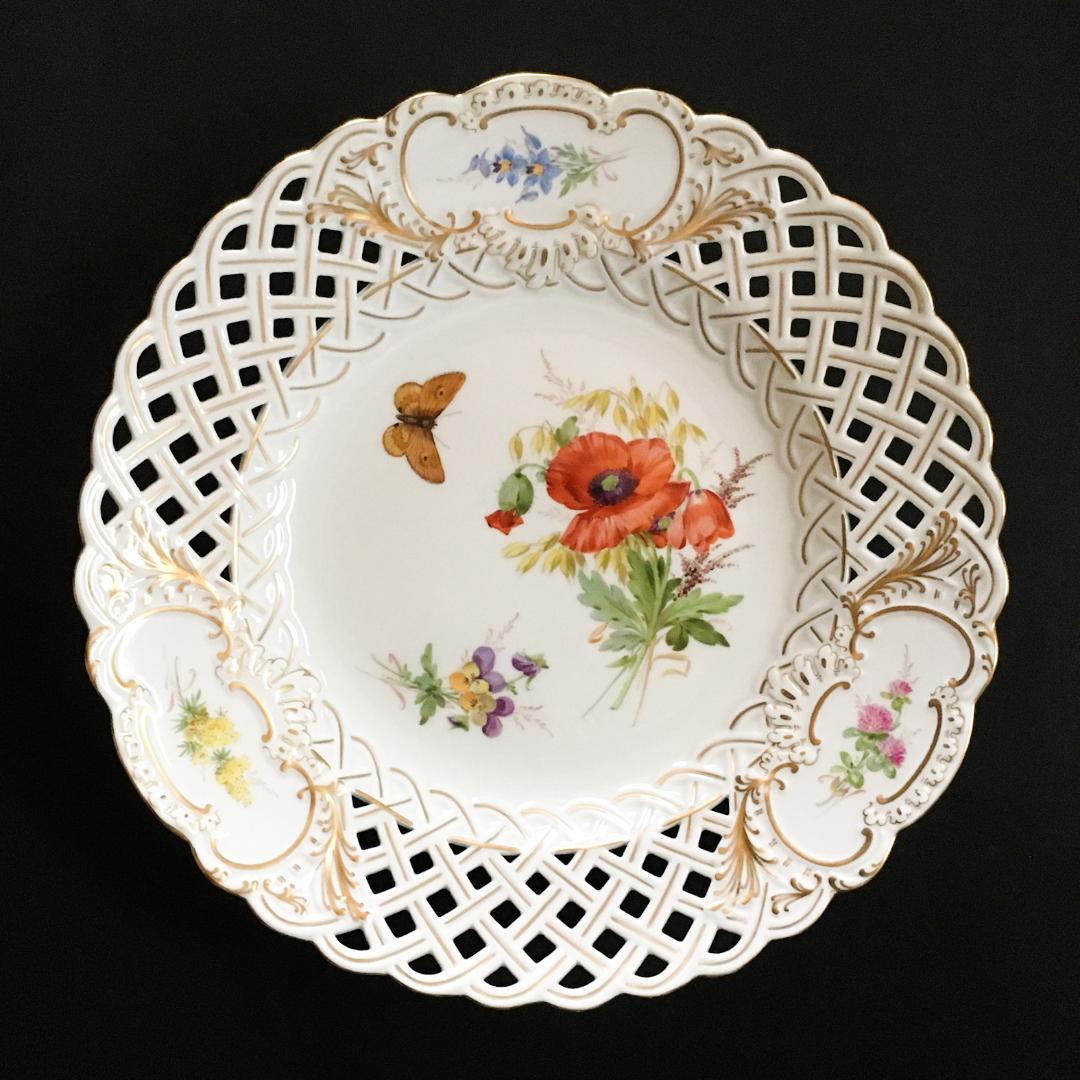 マイセン 金彩 花のブーケと蝶の絵付け 自然主義 透かし絵皿 28.5センチ