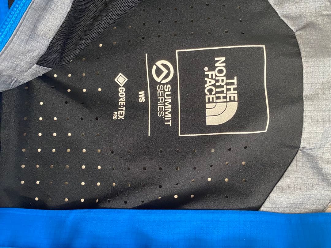 新品タグ付きノースフェイスハイブリッドシアアイスビブレディースハードシェル