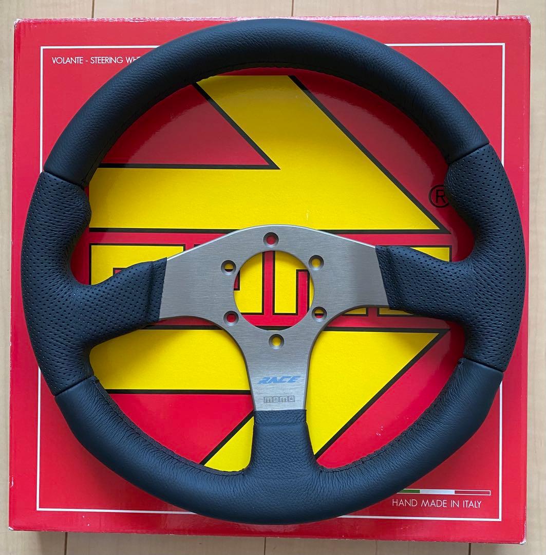 【超美品】MOMO(モモ) ステアリング レース 32パイ BK R-12