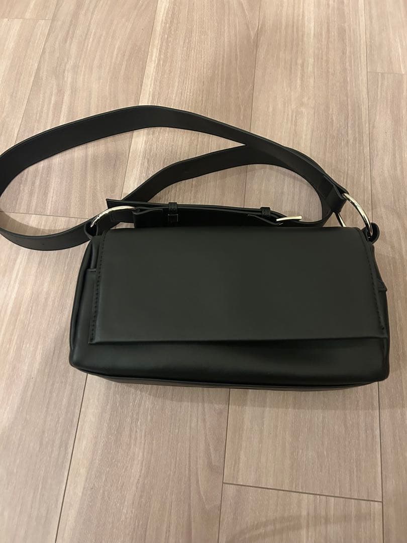 新品！ビアズリー風　 レザーボディバッグ　ブラック