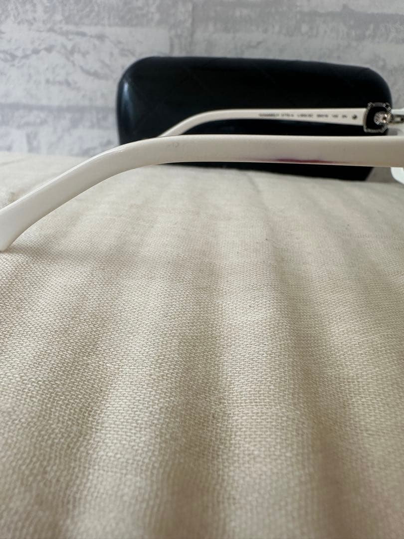 CHANEL サングラス ブラック/ホワイト