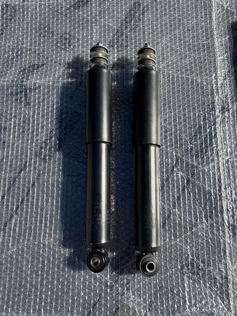 【美品】 TOYOTA 200系ハイエース 純正ショックアブソーバー 2WD