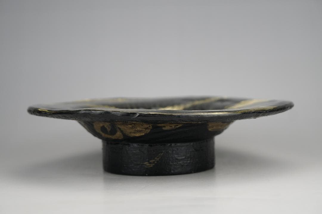 人気陶芸家　益子焼　坂田甚内作　金彩深甚文円形大皿　直径26ｃｍ在銘陶器　美品