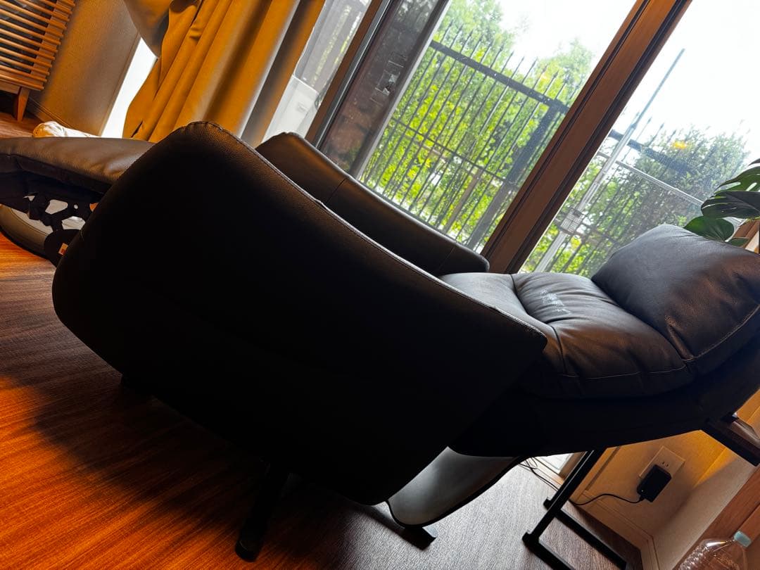 美品　ニトリ 電動リクライニングパーソナルチェア(2モーター LE01 BK)