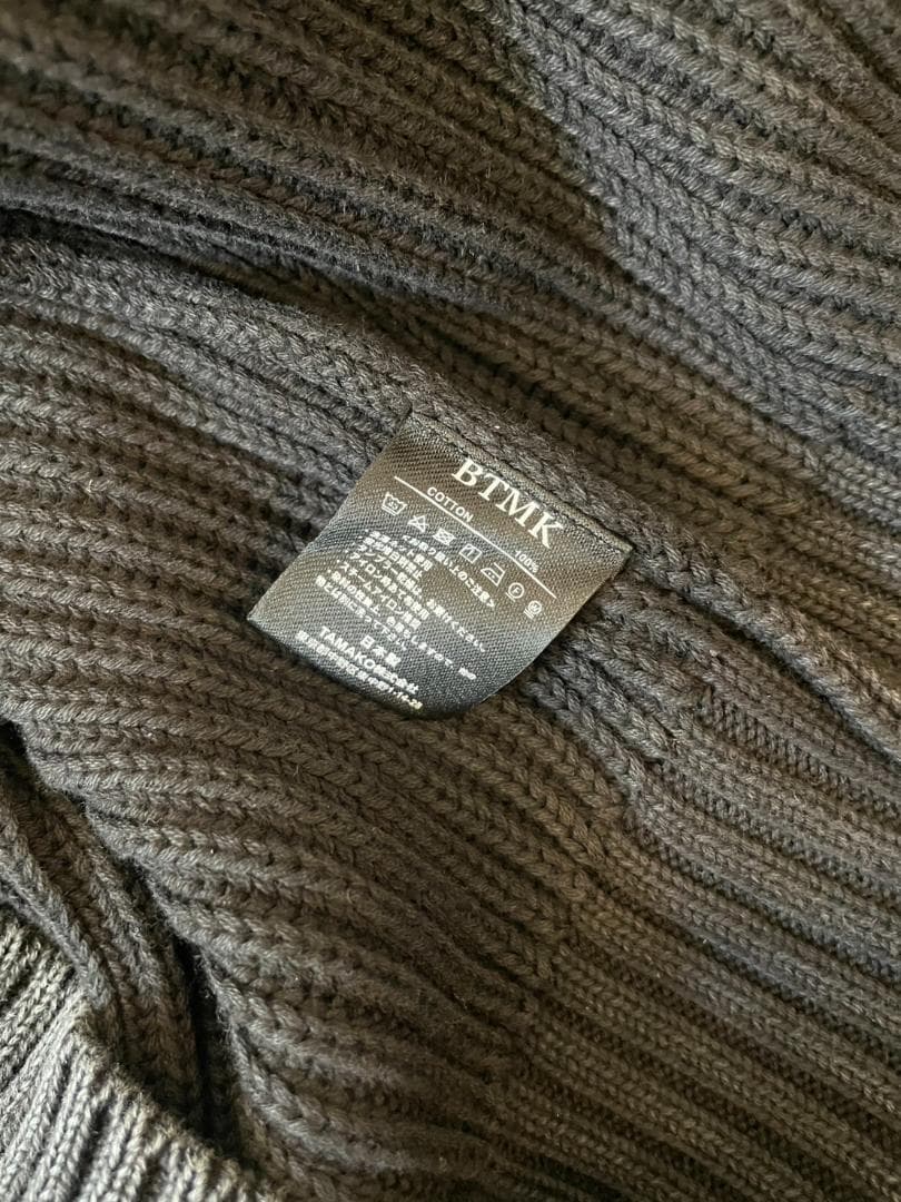 BTMK ダークグレー タートルネック セーター