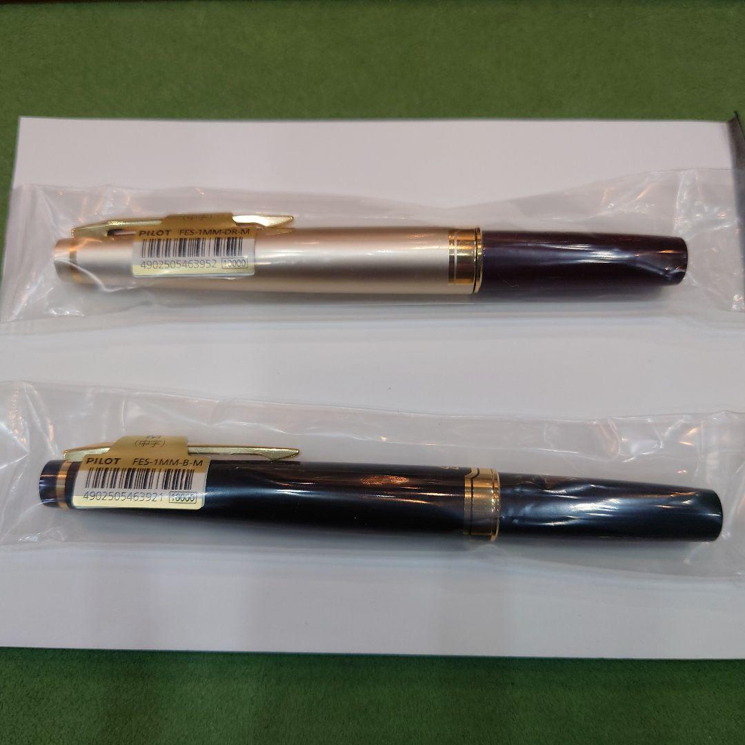 PILOT 万年筆 エリート　ブラックとディープレッド　のセット　デッドストック