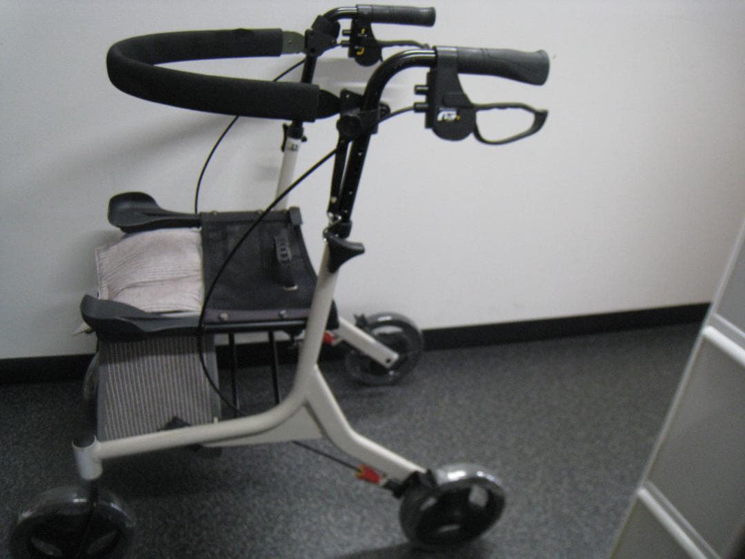 屋外用 四輪 歩行車 ショッピングターン 安寿 アロン化成 送料無料　③