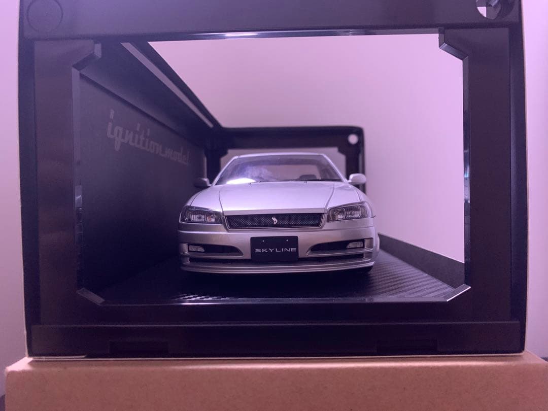 イグニッションモデル1/18スカイライン25GTターボ(ER34)シルバー