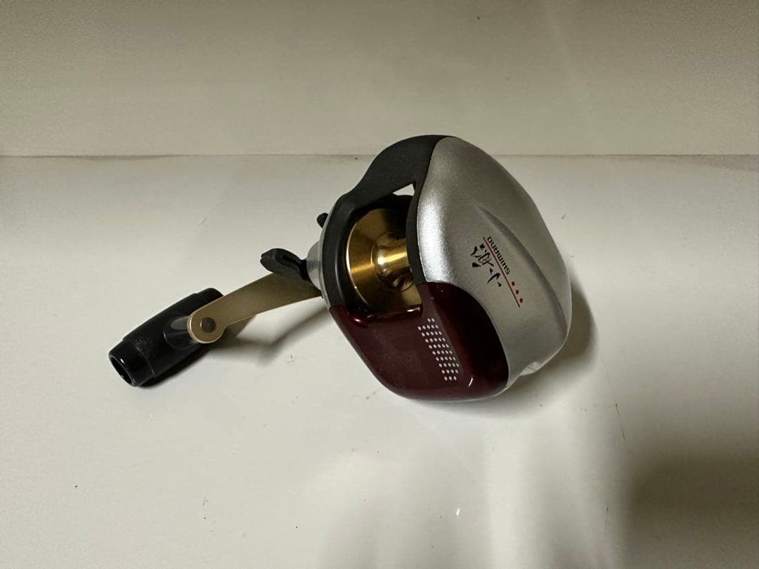 SHIMANO ベイトリール 1000 シルバー/レッド