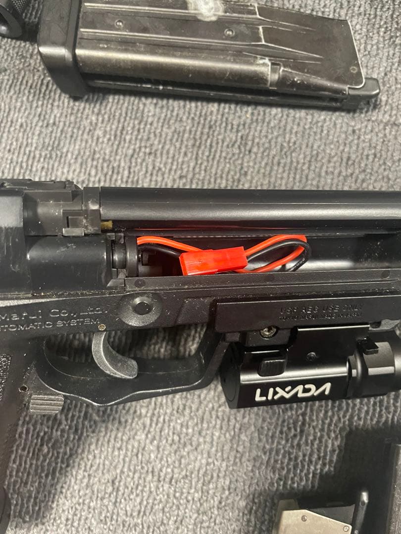 ガスガン×3 電動ガン×1