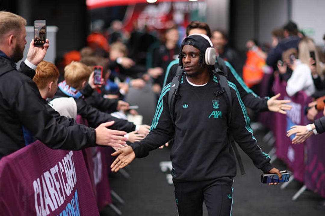 リバプール adidasoriginals スウェットシャツ 25/26