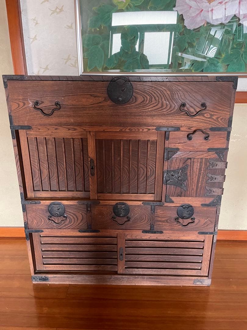 伝統的な日本の木製タンス