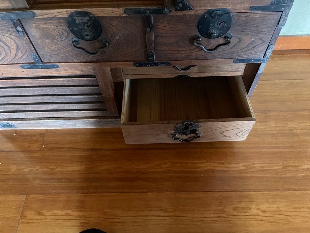 伝統的な日本の木製タンス