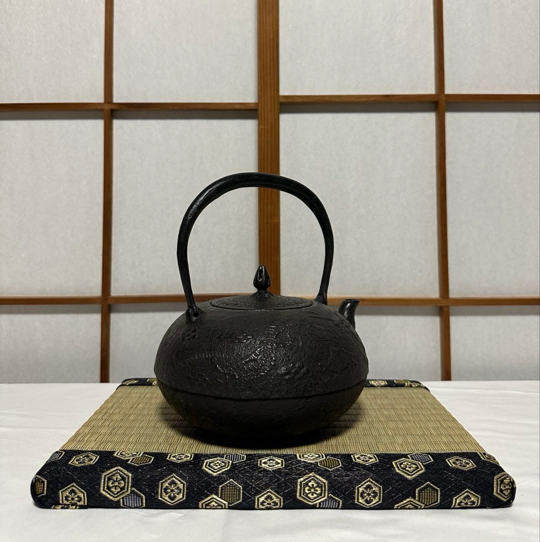 本番盛岡 薫山 南部鉄器 鉄瓶 平丸型 雲龍 1.6リットル 新品未使用品