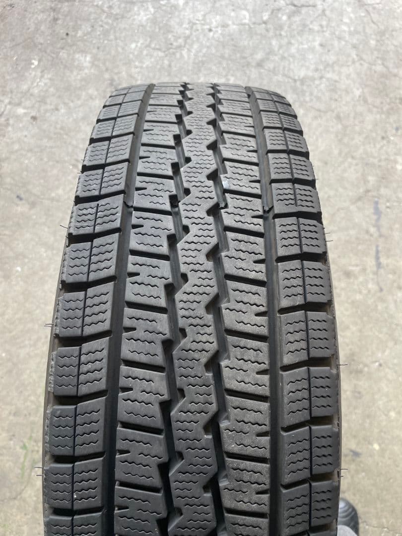 200系ハイエース　スタッドレス　195/80R15