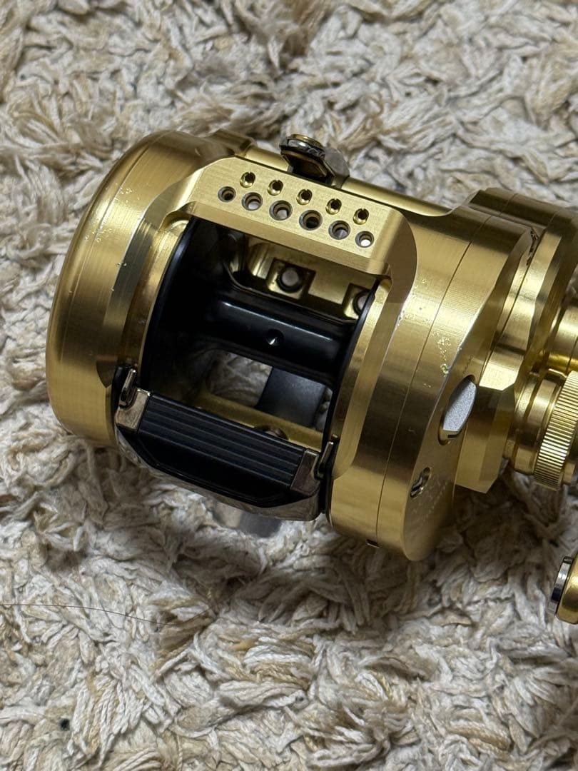 シマノ カルカッタコンクエストMD 400XGLH ベイトリール　右ハンドル