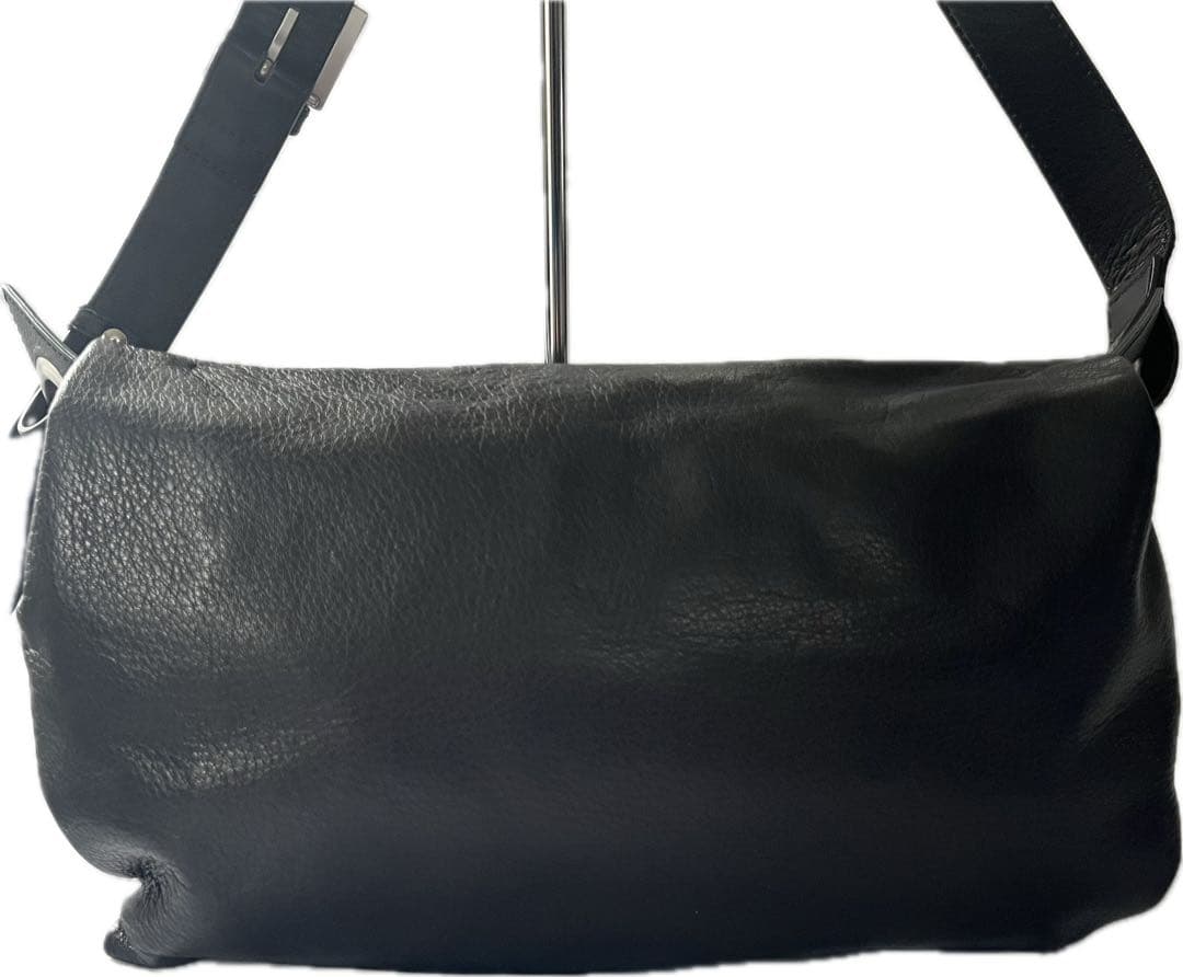 【希少】kawakawa ハトメ レザー　ボディバッグ M　ブラック　斜め掛け