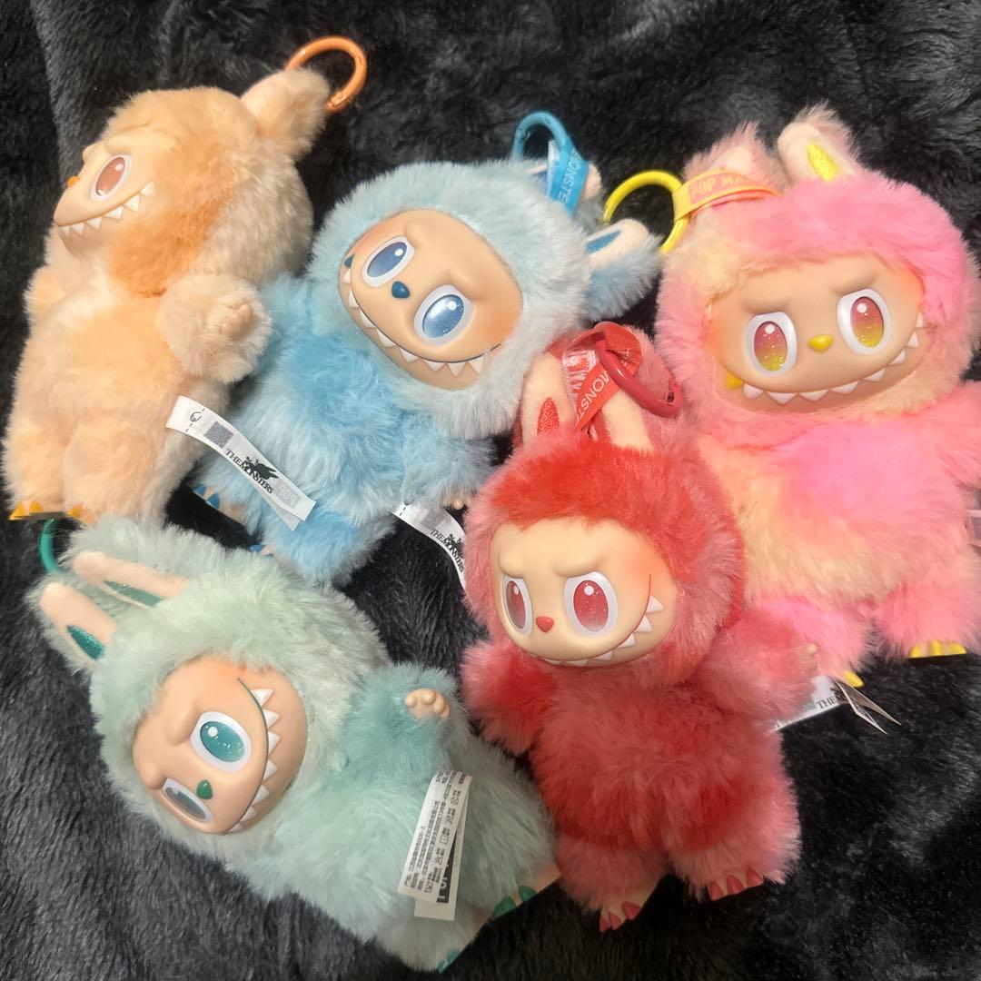 ラブブ　LABUBU マスコット ぬいぐるみ