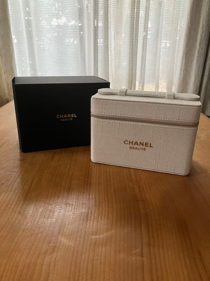 【非売品】新作 CHANELシャネル バニティポーチ ツイード メイクポーチ 白
